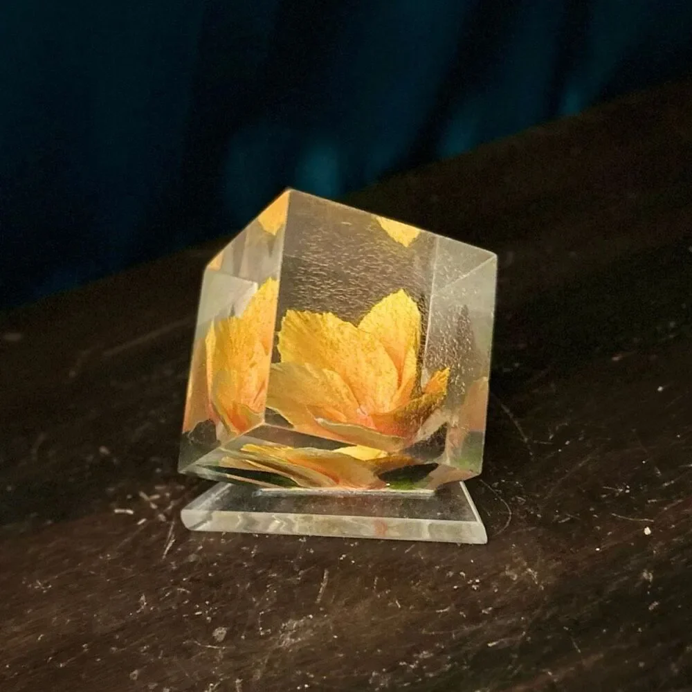 Vintage Russ Berrie Acrylic Yellow Flower Footed Cube Paperweight Imperfect